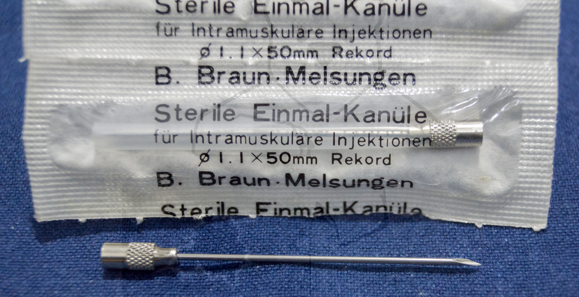 Sterile Einweg Kanüle, B. Braun, ca. Anfang 1970, Kanüle und sterile Verpackung